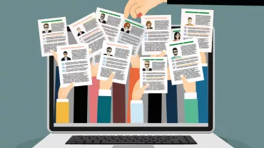 Illustration von Händen, die Lebensläufe aus einem Laptop ziehen.